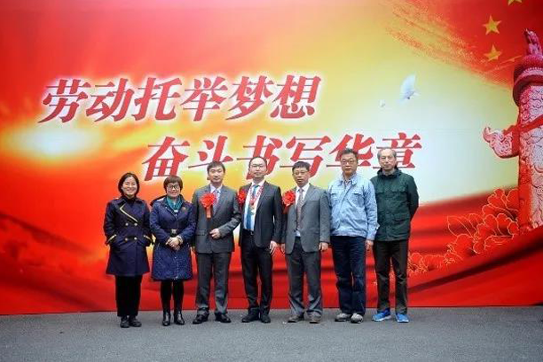 向勞模致敬！華虹集團2位上海市勞動模范和2個上海市模范集體受表彰
